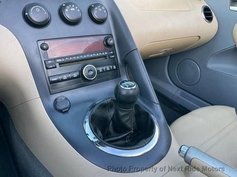 Used 2006 Pontiac Solstice Convertible w/ Premium Package RWD image 17