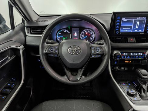 Used 2022 Toyota RAV4 XLE image 9