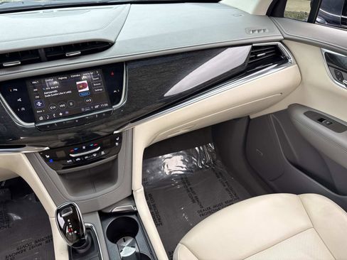 Used 2021 Cadillac XT6 Premium Luxury image 28