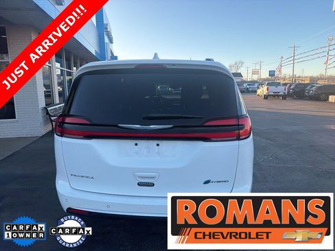 Used 2021 Chrysler Pacifica Touring-L image 4