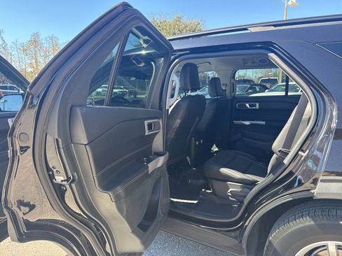 Used 2022 Ford Explorer XLT w/ Equipment Group 202A image 13