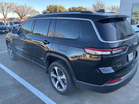 Used 2023 Jeep Grand Cherokee L Limited w/ Luxury Tech Group II image 4