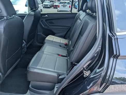 Used 2018 Volkswagen Tiguan SE w/ Panoramic Sunroof Package AWD/4WD image 14