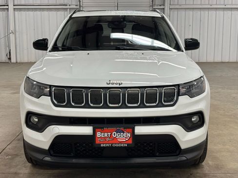 Used 2022 Jeep Compass Latitude w/ Sun and Sound Group AWD/4WD image 2