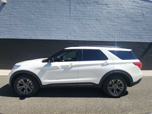 Certified 2024 Ford Explorer XLT w/ Equipment Group 202A AWD/4WD image 3