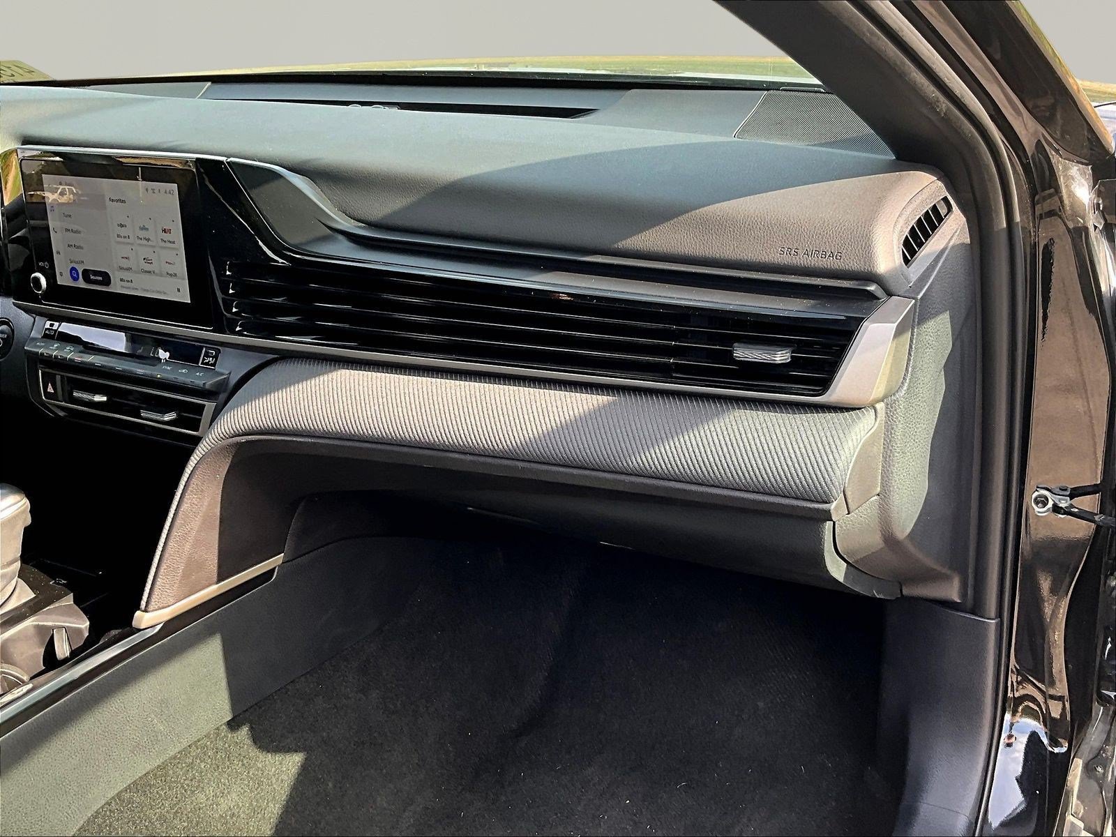 Used 2025 Toyota Camry SE FWD image 26