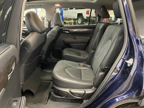 Used 2022 Toyota Highlander Platinum image 30