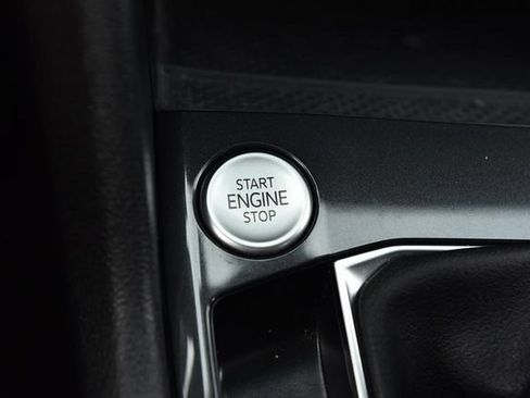 Used 2023 Volkswagen Tiguan SE w/ Panoramic Sunroof Package FWD image 16