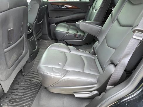 Used 2019 Cadillac Escalade Luxury AWD/4WD image 17