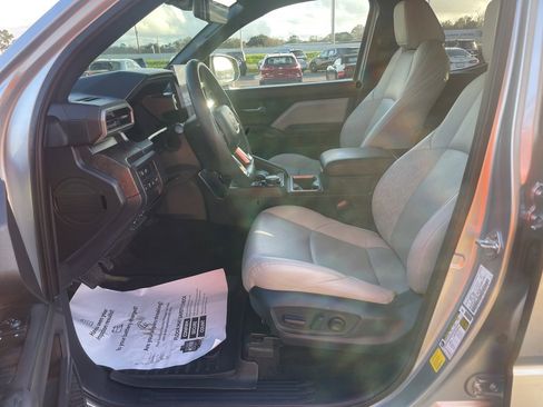 Used 2024 Toyota Tacoma Limited w/ Limited Package (LT) image 11