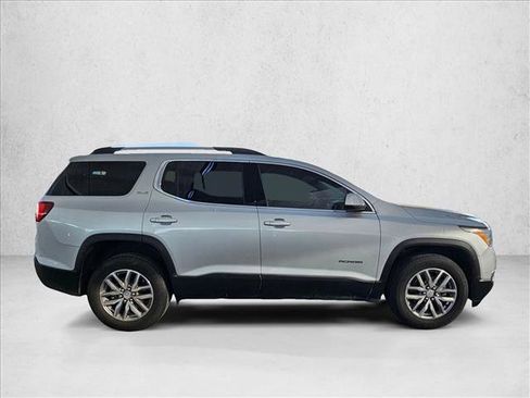 Used 2017 GMC Acadia SLE w/ Driver Alert Package I FWD image 4