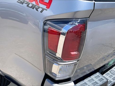 Used 2020 Toyota Tacoma TRD Sport w/ Technology Package AWD/4WD image 28