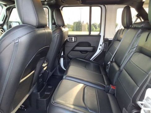 Used 2023 Jeep Wrangler Unlimited Sahara image 25