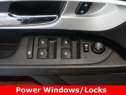 Used 2017 Chevrolet Equinox LT w/ Convenience Package image 5