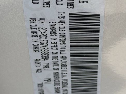 Used 2019 Chrysler Pacifica Touring Plus w/ Tire & Wheel Group FWD image 32