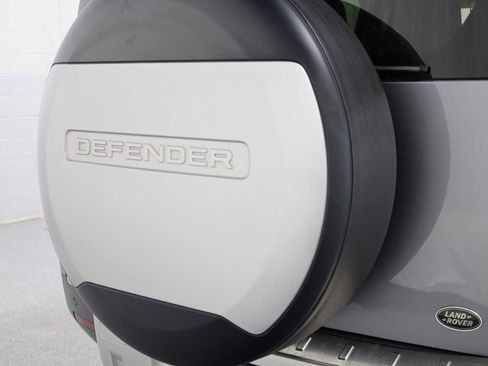 Used 2020 Land Rover Defender 110 SE image 8