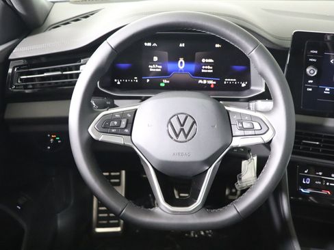 Used 2025 Volkswagen Jetta Sport image 34