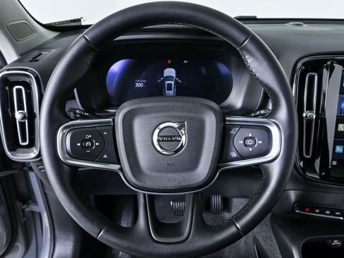 Certified 2025 Volvo XC40 B5 Core image 10