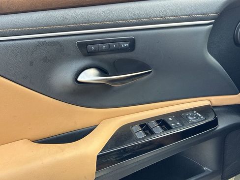 Used 2025 Lexus ES 350 w/ Premium Package FWD image 29
