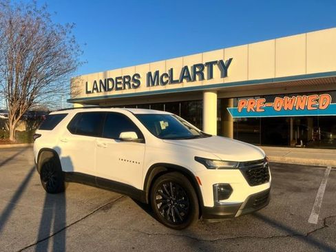Used 2023 Chevrolet Traverse RS image 1