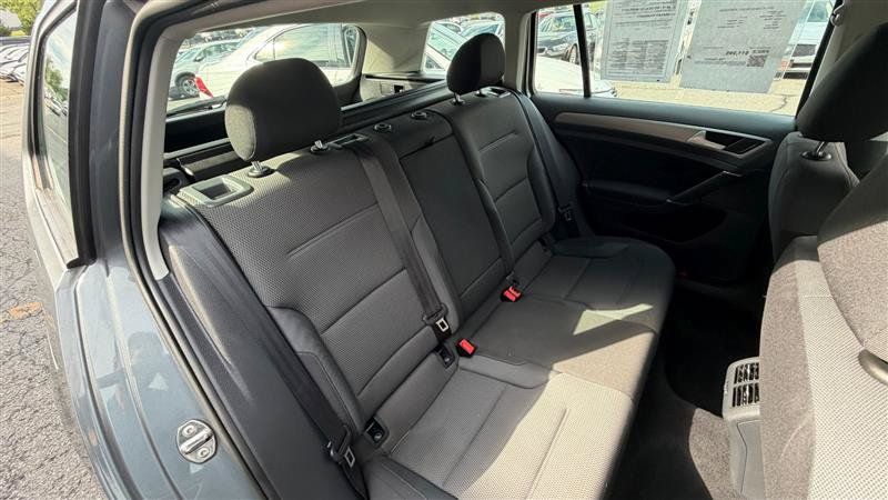 Used 2016 Volkswagen Golf S FWD image 10