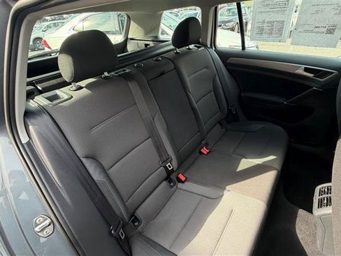 Used 2016 Volkswagen Golf S FWD image 10