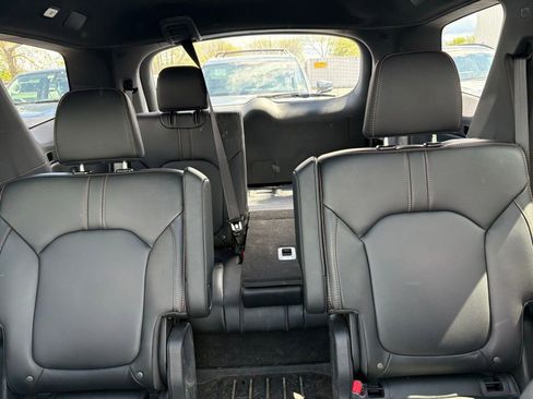 Used 2025 Honda Pilot TrailSport image 8