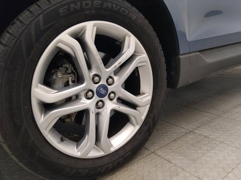 Used 2018 Ford Edge Titanium w/ Ford Safe & Smart Package FWD image 31