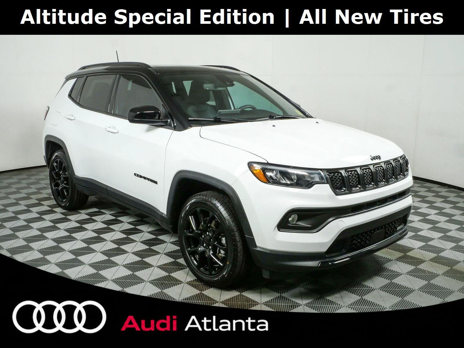 Used 2023 Jeep Compass Latitude w/ Sun and Sound Group AWD/4WD image 1