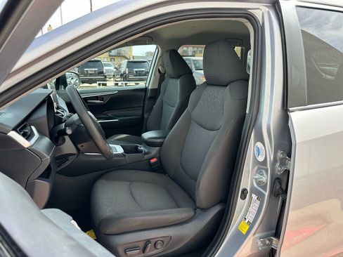 Used 2023 Toyota RAV4 XLE image 9