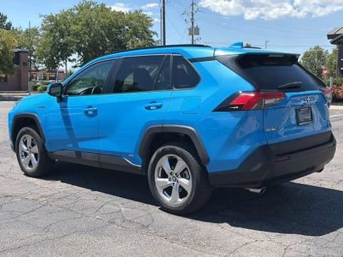 Used 2021 Toyota RAV4 XLE Premium AWD/4WD image 3