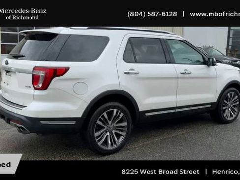 Used 2019 Ford Explorer Platinum image 2