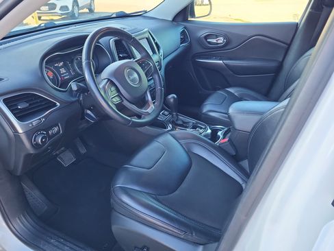 Used 2019 Jeep Cherokee Latitude Plus image 14