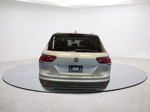 Used 2019 Volkswagen Tiguan SE w/ Panoramic Sunroof Package image 5