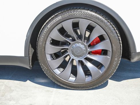 Used 2023 Tesla Model Y Performance AWD/4WD image 11