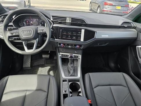 New 2025 Audi Q3 2.0T Premium image 9
