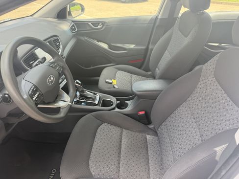 Used 2018 Hyundai Ioniq Blue FWD image 9