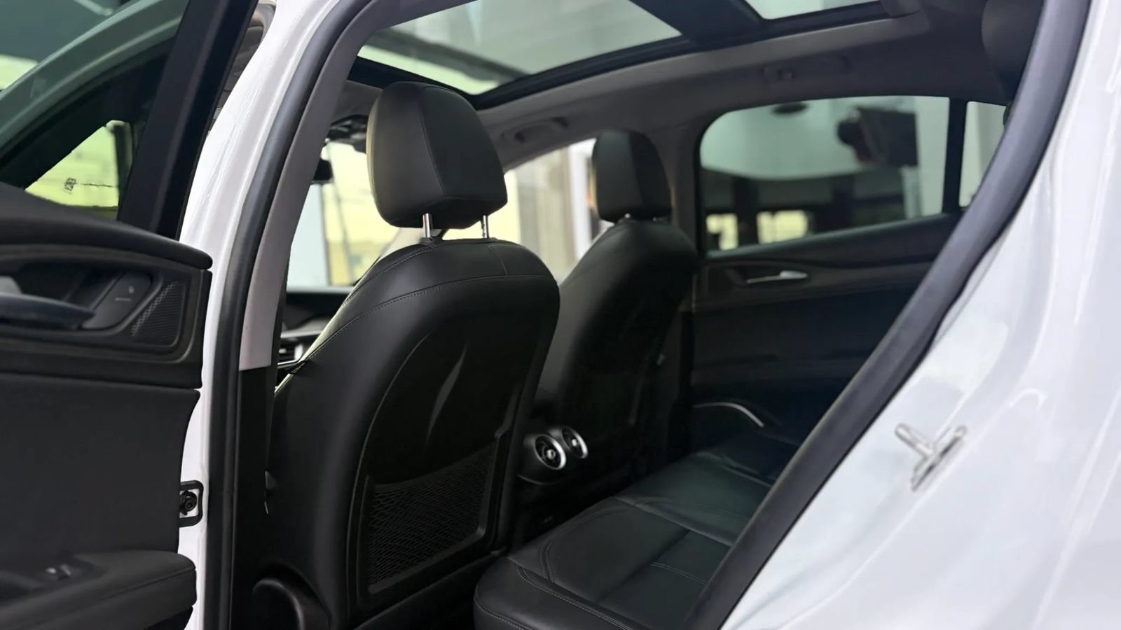 Used 2018 Alfa Romeo Stelvio Ti AWD/4WD image 13