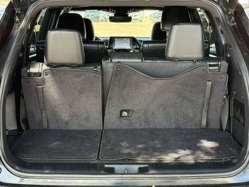 Used 2022 Toyota Highlander XSE FWD image 31