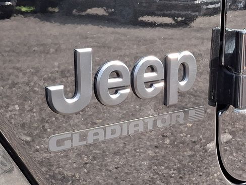 Used 2025 Jeep Gladiator Sport AWD/4WD image 30