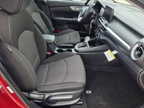Used 2024 Kia Forte LXS FWD image 12