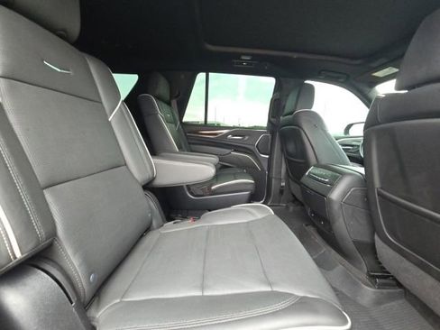 Used 2024 Cadillac Escalade Premium Luxury AWD/4WD image 15