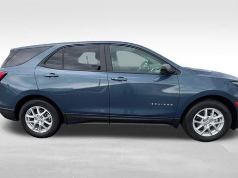 Certified 2024 Chevrolet Equinox LS w/ LS Convenience Package FWD image 9