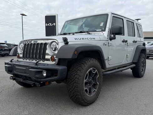 Used 2012 Jeep Wrangler Unlimited Rubicon w/ Connectivity Group AWD/4WD image 3
