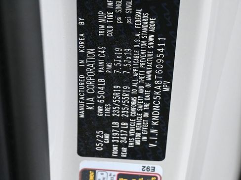 Used 2026 Kia Carnival EX FWD image 17