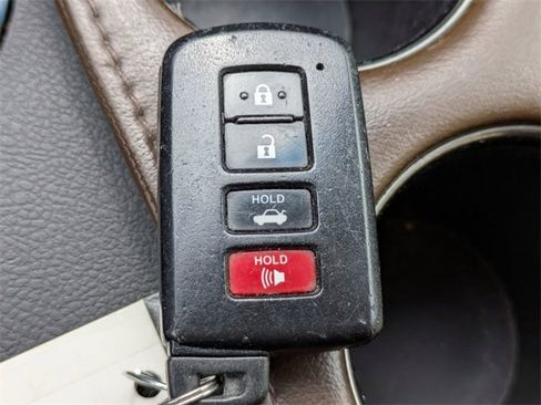 Used 2016 Toyota Avalon XLE image 30