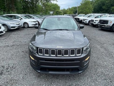 Used 2018 Jeep Compass Latitude w/ Popular Equipment Group AWD/4WD image 3