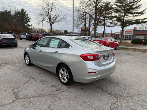 Used 2017 Chevrolet Cruze LT w/ Convenience Package image 5