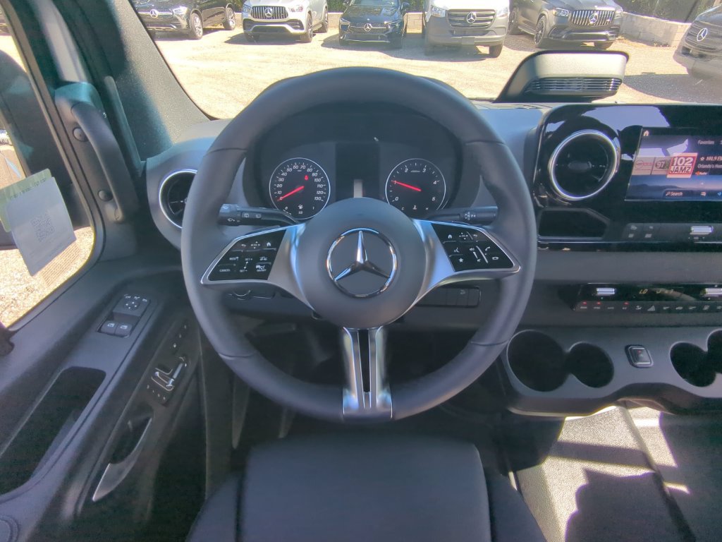 Used 2025 Mercedes-Benz Sprinter 2500 image 3