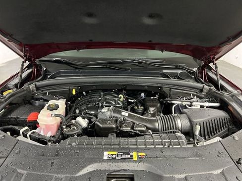 Used 2025 Jeep Grand Cherokee L Limited w/ Black Appearance Package image 31